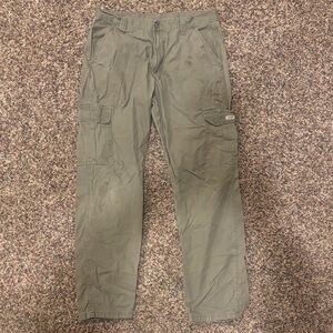 Wrangler Men's Olive Cargo Pants - Casual Utility Style